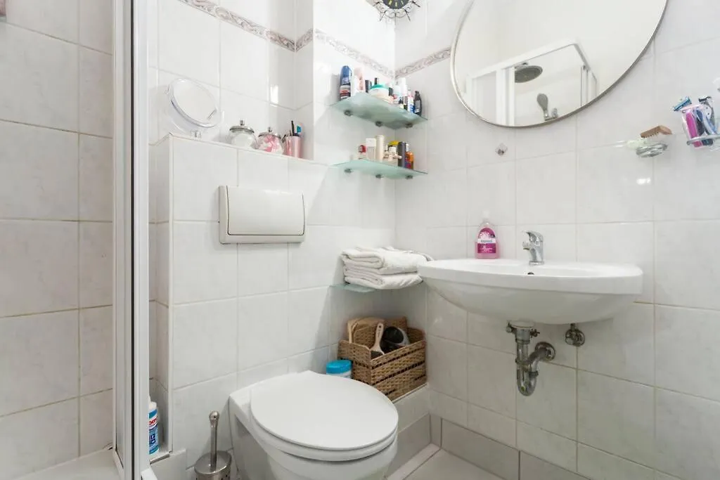 Nice & Charmy Apartment In Old Building برلين