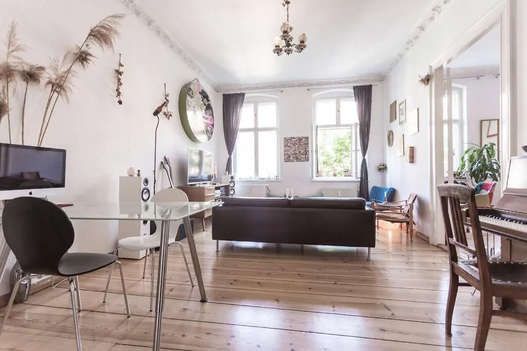 Nice & Charmy Apartment In Old Building Βερολίνο
