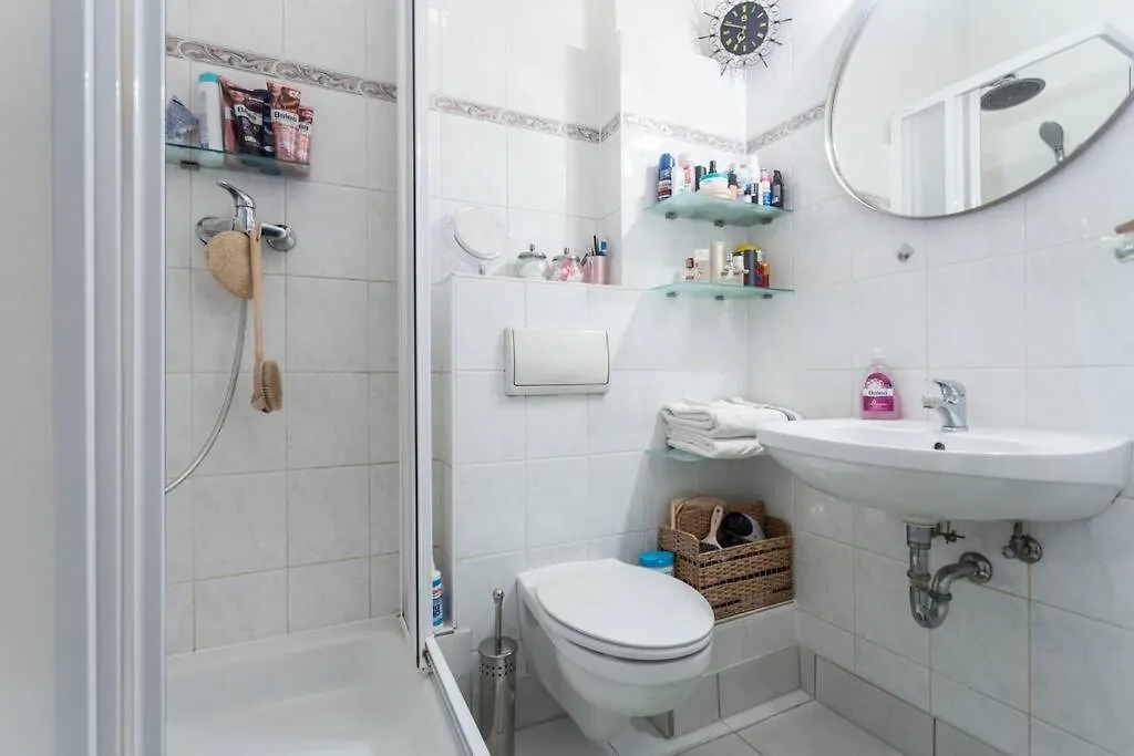 Nice & Charmy Apartment In Old Building Βερολίνο