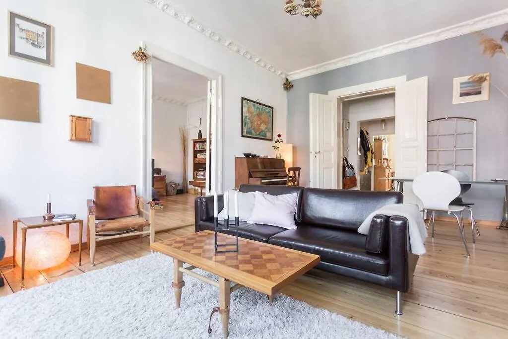 Nice & Charmy Apartment In Old Building Berlin